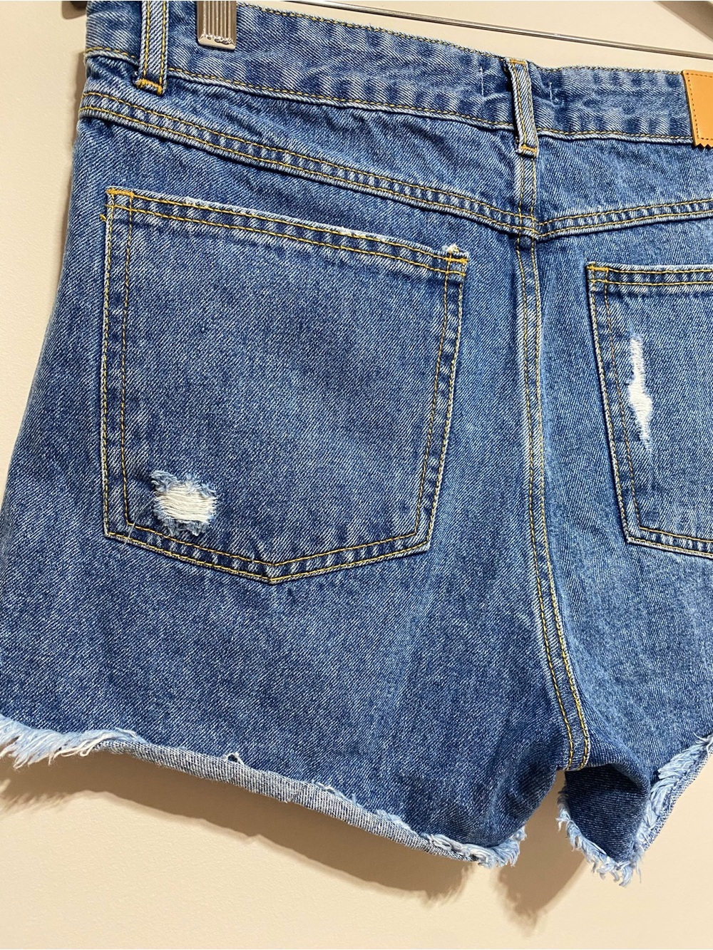 Revolve Avec Les Filles Jean Denim Shorts Distressed Ripped Beach Summer Size 28 - Picture 7 of 8